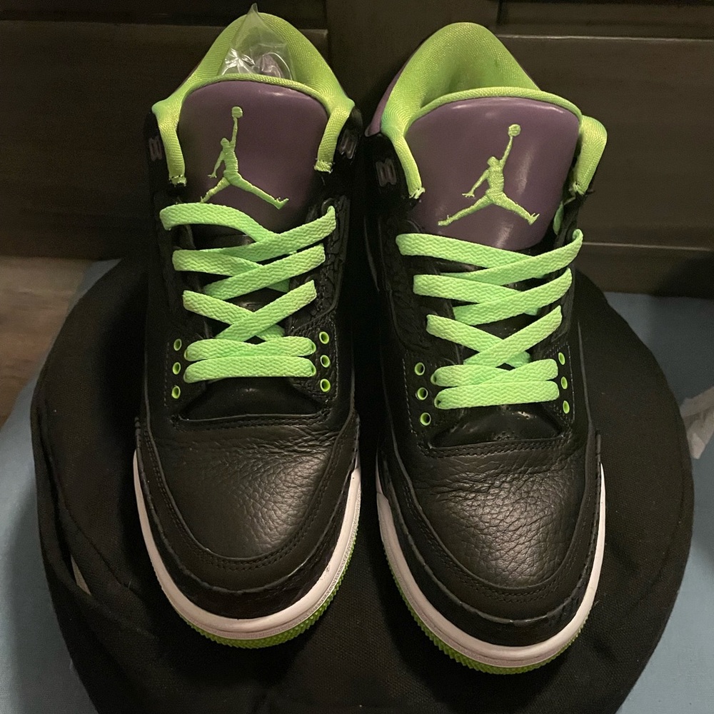 AIR JORDAN RETRO 3 BLK & GREEN EUC SIZE 8